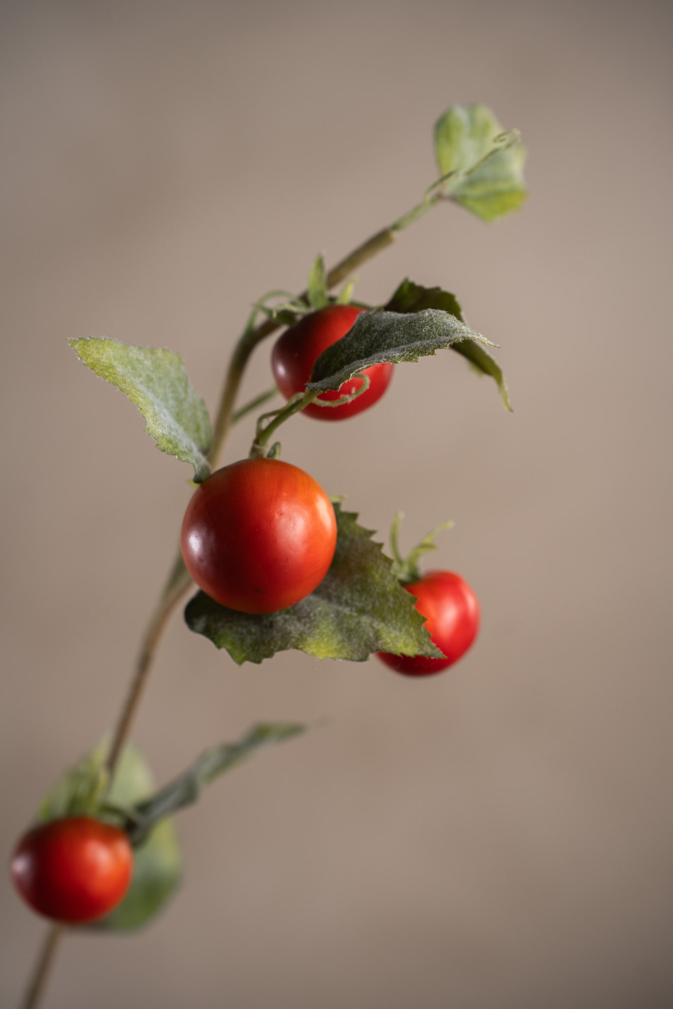 Konstgjord röd Tomatkvist 75cm
